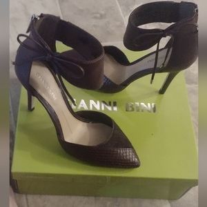 Gianni Bini Deeandra heels size 6M Wine